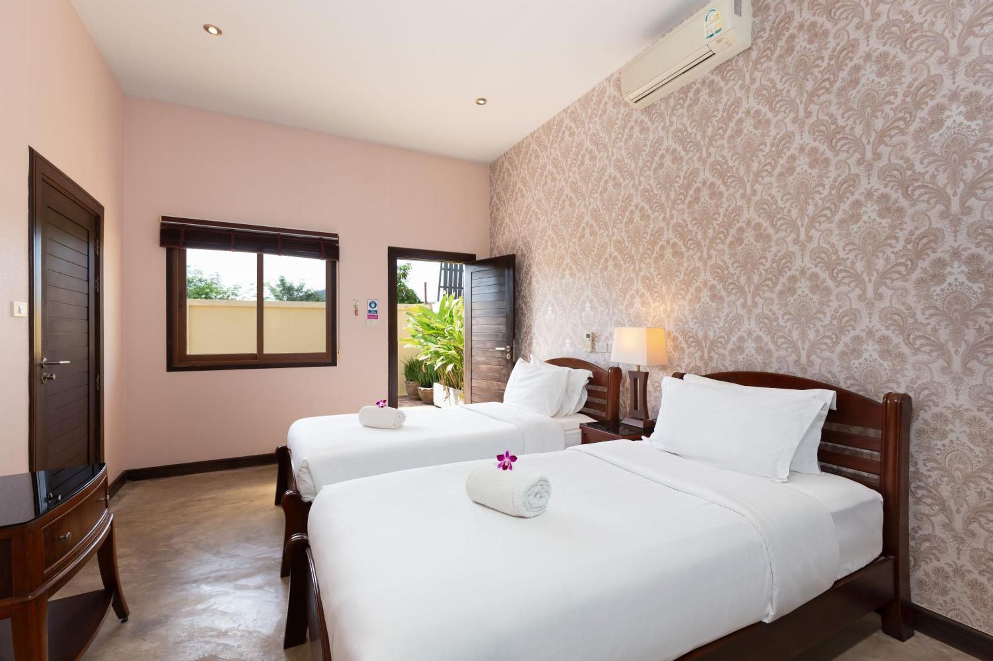 Extraordinary Courtyard 6Br Pool Villa Sri Suri, Naiharn Rawai Bagian luar foto